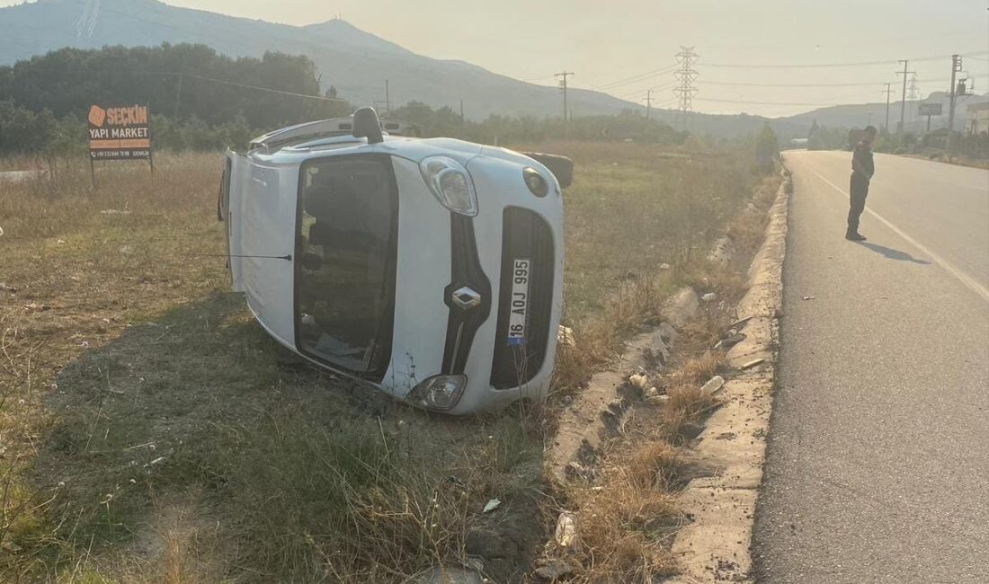 Bursa'nın Orhangazi ilçesinde meydana gelen trafik kazasında otomobil ile hafif