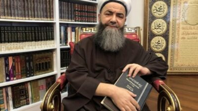 Türkiye'de Cübbeli Ahmet Hoca olarak tanınan Ahmet Mahmut Ünlü, mevlidi