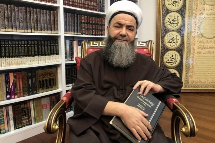 Türkiye'de Cübbeli Ahmet Hoca olarak tanınan Ahmet Mahmut Ünlü, mevlidi