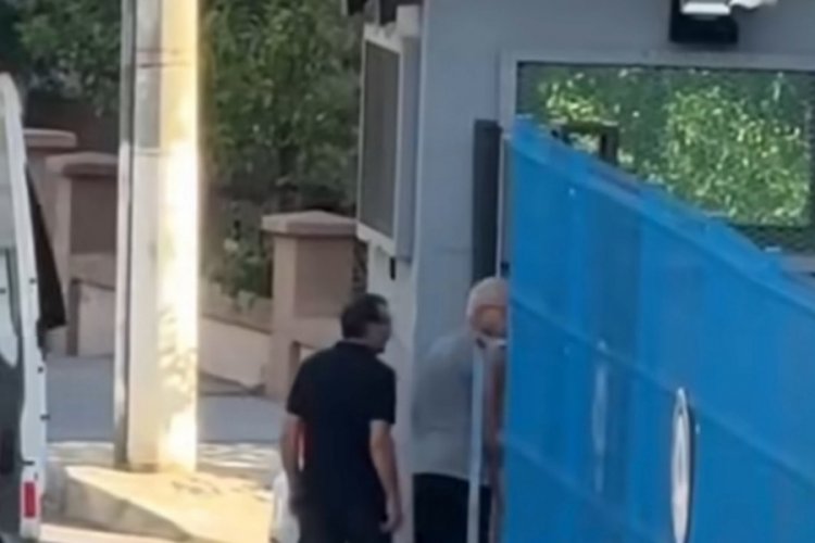 İzmir'in Balçova ilçesindeki Salih İşgören Polis Merkezi'ne silahlı saldırı düzenlendi.