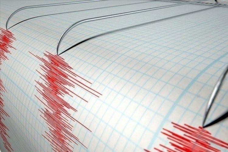 Türkiye beşik gibi sallanmaya devam ediyor. Balıkesir'in Sındırgı ilçesinde saat