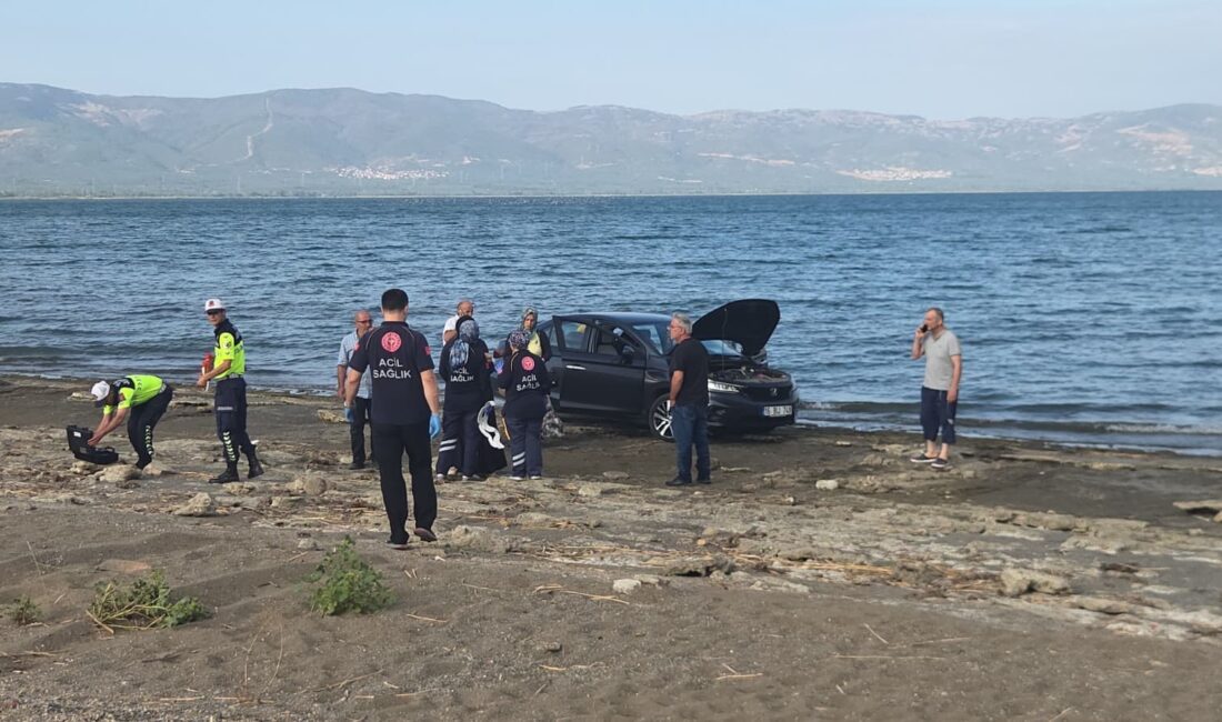 Bursa'nın Orhangazi ilçesi, Gölyaka sahil yolunda meydana gelen trafik kazasında,