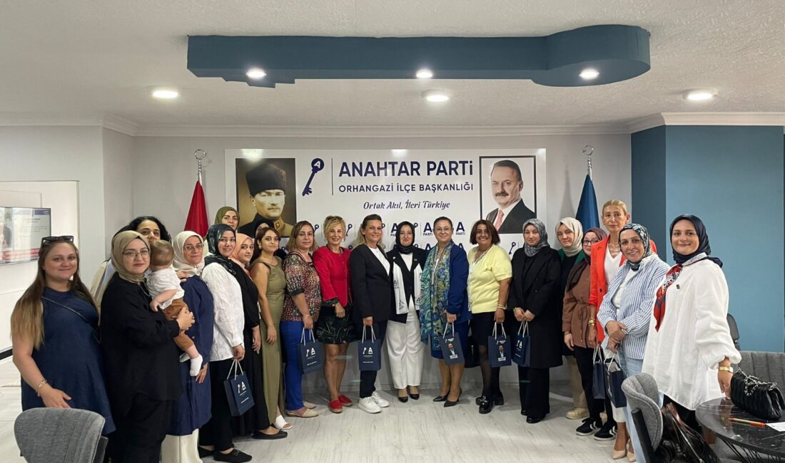Bursa'nın Orhangazi ilçesinde Anahtar Parti Orhangazi ilçe teşkilatında,  ilçe yönetiminin