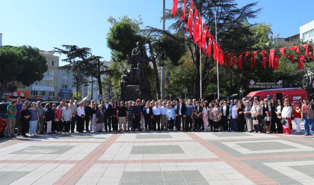 Bursa'nın Orhangazi ilçesinde Cumhuriyet Halk Parti'sinin 102'nci kuruluş yıldönümü nedeniyle