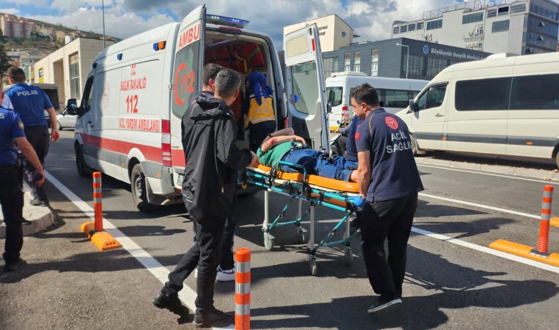 Bursa'nın Orhangazi ilçesinde, şehir merkezinde meydana gelen trafik kazasında 