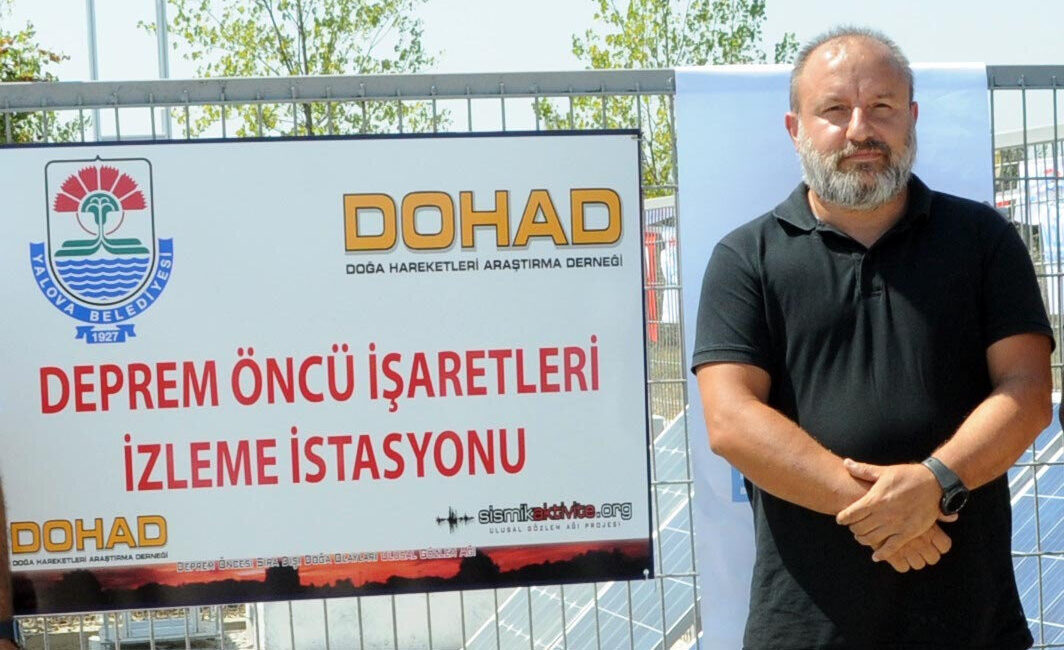 Bursa'da İznik Gölü'nün yüzeyinde görülen yılanların depremin habercisi olduğu yönündeki