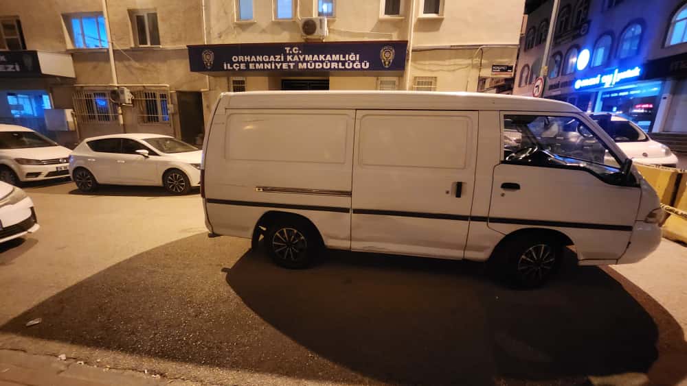 Bursa'nın Orhangazi ilçesinde geçtiğimiz gece saatlerinde binlerce uyuşturucu hap yüklü