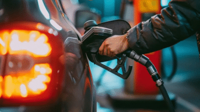Brent petrol fiyatlarında dalgalanma sürerken, benzin ve motorin fiyatları da