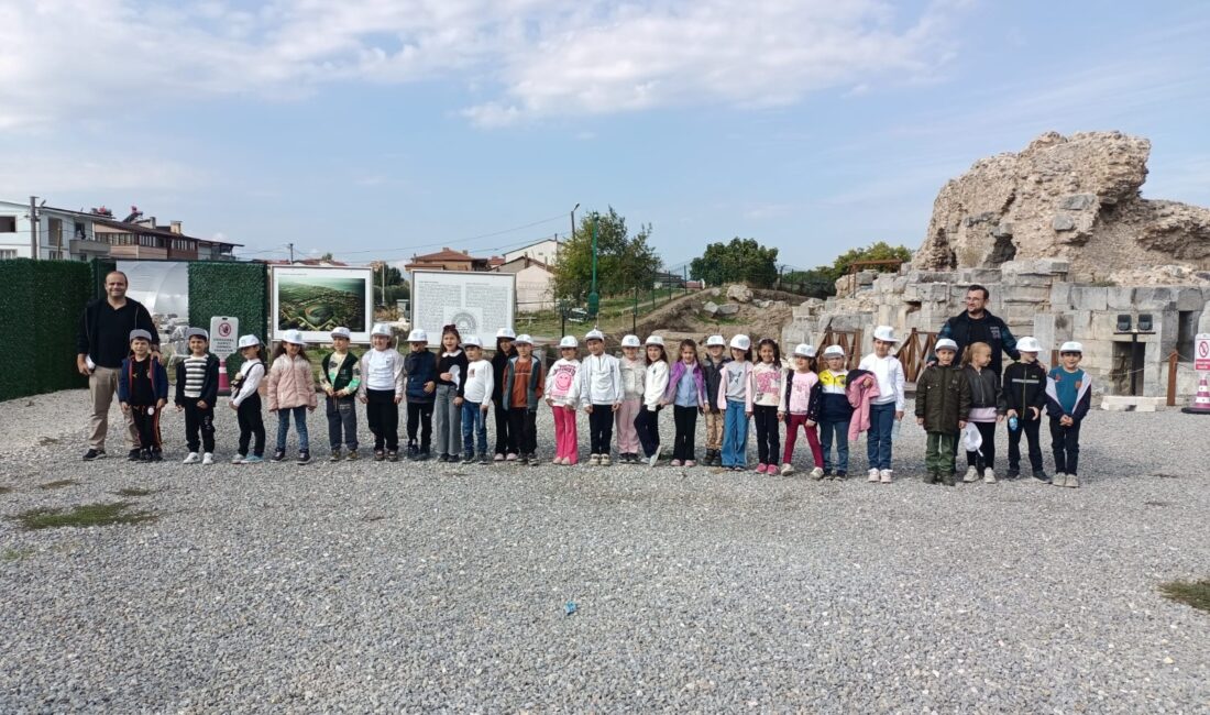 Bursa Büyükşehir Belediyesi tarafından düzenlenen ‘İznik Kazı Günlükleri Atölyeleri’ne katılan