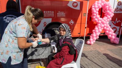 Bursa Büyükşehir Belediyesi tarafından Meme Kanseri Farkındalık Ayı kapsamında düzenlenen