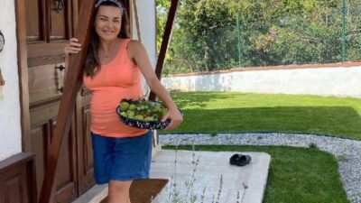 Ünlü oyuncu Burcu Kara, çocukluğunun geçtiği Bursa'nın İznik ilçesindeki yazlık