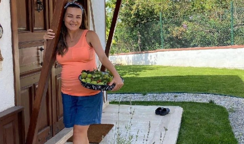 Ünlü oyuncu Burcu Kara, çocukluğunun geçtiği Bursa'nın İznik ilçesindeki yazlık