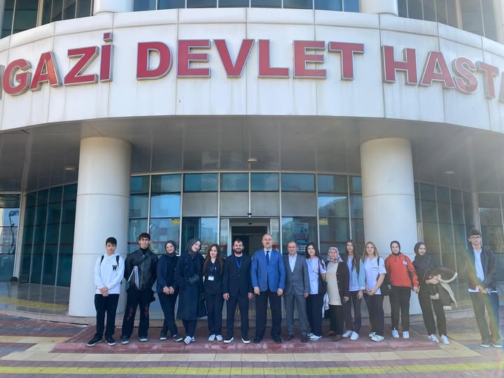 Orhangazi Kaymakamı Zafer Karamehmetoğlu, Orhangazi Devlet Hastanesi’nde görev yapan stajyer