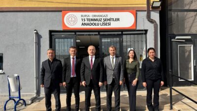 Orhangazi Kaymakamı Zafer Karamehmetoğlu, Belediye Başkanı Bekir Aydın ile birlikte