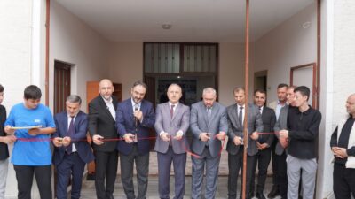 Bursa'nın Orhangazi ilçesine bağlı kırsal  Yeniköy Mahallesi'nde Merkez Camii altında