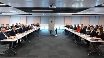 Bursa'da faaliyet gösteren çok sayıda fabrikada çalışan on binlerce işçiyi