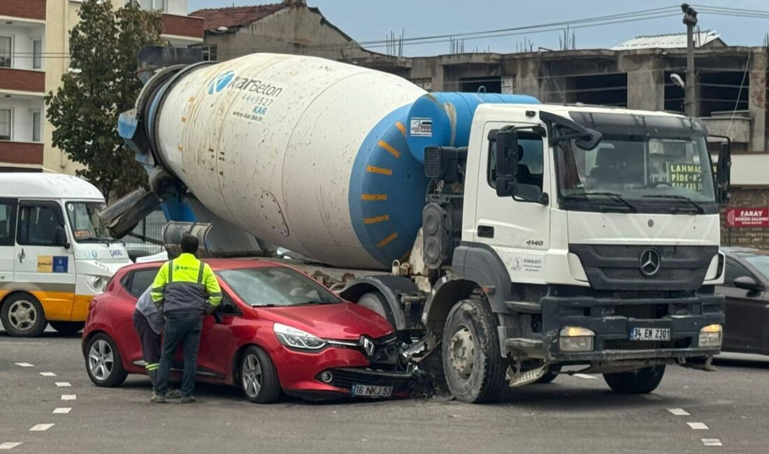 Bursa'nın Orhangazi ilçesinde ana yol üzerinde meydana gelen trafik kazasında