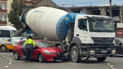 Bursa'nın Orhangazi ilçesinde ana yol üzerinde meydana gelen trafik kazasında