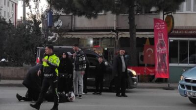 Bursa'nın Orhangazi ilçesinde meydana gelen trafik kazasında, otomobil ile çarpışan