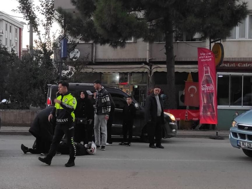 Bursa'nın Orhangazi ilçesinde meydana gelen trafik kazasında, otomobil ile çarpışan