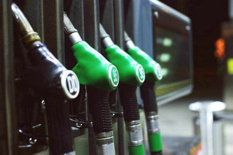 Petrol fiyatlarındaki artış ve dolar kurunun yükselmesi akaryakıt fiyatlarında artışı