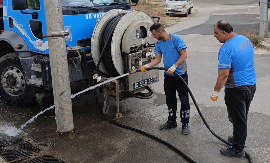 Bursa Büyükşehir Belediyesi BUSKİ ekipleri, sonbahar yağışları öncesinde Orhangazi’de yağmur