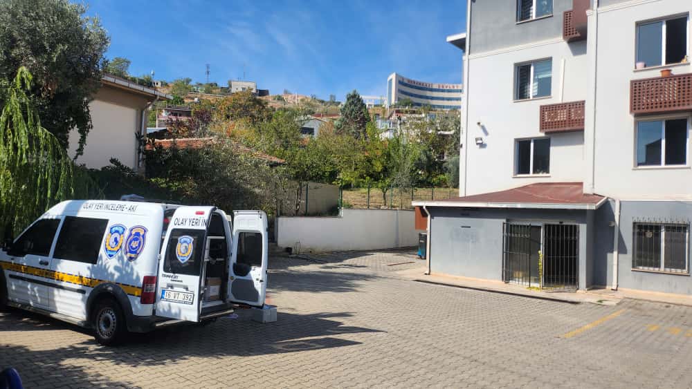 Bursa'nın Orhangazi ilçesinde bulunan İlçe Sağlık Müdürlüğü hizmet binasında sabaha