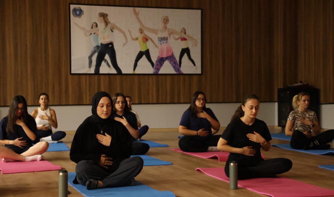 Bursa Büyükşehir Belediyesi’nin öncülüğünde Orhangazi Gençlik Merkezi’nde başlatılan ücretsiz Zumba,