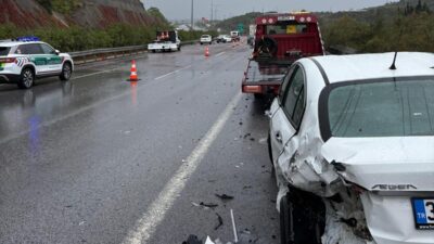 Gebze - Orhangazi - İzmir otoyolunda yağışlı havada kayganlaşan yolda