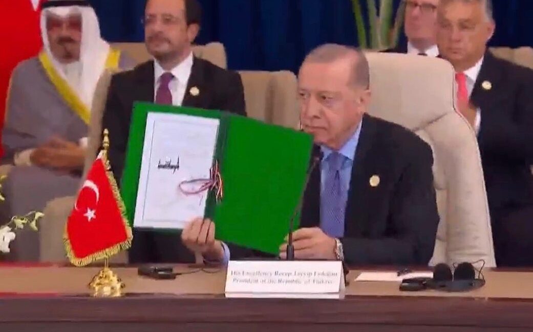 Mısır'ın Şarm eş-Şeyh kentindeki zirvede, Gazze'de barışın sağlanması için tarihi