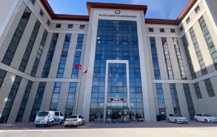 Yalova’da, yabancı uyruklu kişilere usulsüz yollarla vatandaşlık ve oturum izni