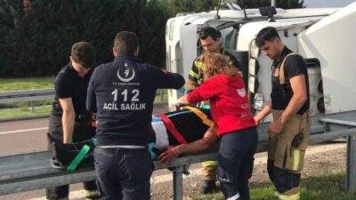 Osmangazi köprüsü çıkışında meydana gelen trafik kazasında, yağışlı havada kontrolden