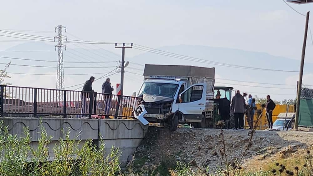 Bursa'nın Orhangazi ilçesinde İznik yolu üzerinde meydana gelen trafik kazasında,