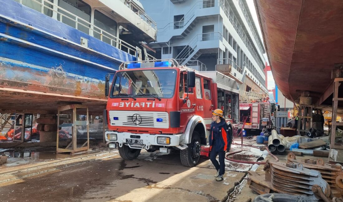 Yalova'nın Altınova ilçesinde bulunan bir tersanede  bakımda olduğu belirtilen bir
