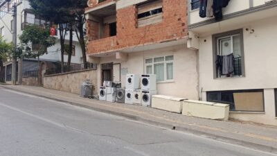 Bursa'nın Orhangazi ilçesinde, kentin işlek caddelerinden birinin üzerine sürekli olarak