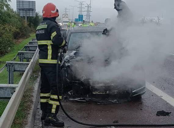 Gebze Orhangazi İzmir otoyolunda seyir halinde olan bir otomobil, motor