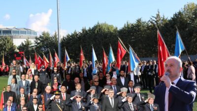Bursa'nın Orhangazi ilçesinde, Cumhuriyet'in 102. yıl kutlamaları ilçe stadında yapılan