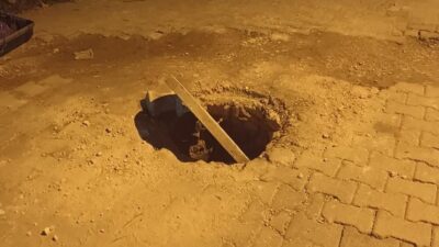 Bursa'nın Orhangazi ilçesinde bir yolun ortasında açık bırakılan Rögar yoldan