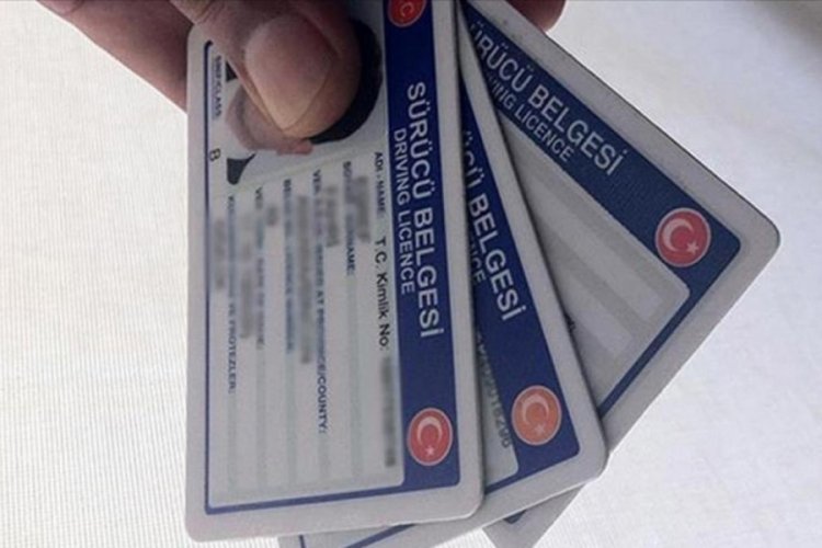 Eski ehliyetlerin yeni tip sürücü belgeleriyle değiştirilmesi için verilen süre