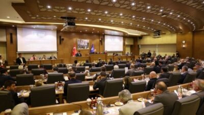 Bursa Büyükşehir Belediyesi meclis toplantısında, eski dönem Bursa Büyükşehir Belediye