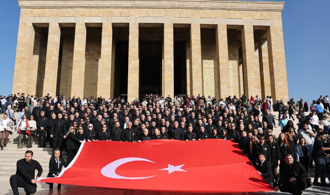 Bursa Büyükşehir Belediye Başkanı Mustafa Bozbey ve Büyükşehir bürokratları Atatürk’ün