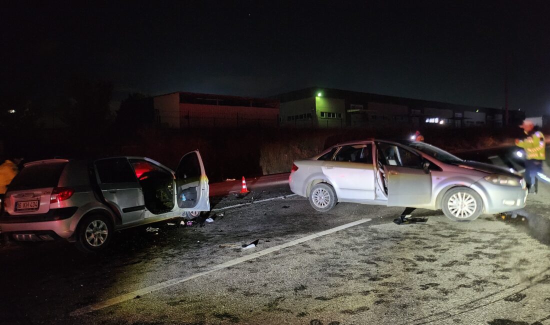 Bursa'nın Orhangazi ilçesinde meydana gelen trafik kazasında, iki otomobil feci