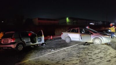 Bursa'nın Orhangazi ilçesinde meydana gelen trafik kazasında, iki otomobil feci