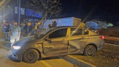 Bursa’nın Orhangazi ilçesinde ana yol üzerinde meydana gelen trafik kazasında,