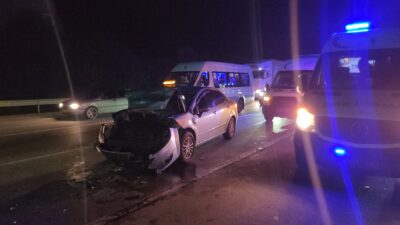 Bursa'da Orhangazi - Gemlik yolu üzerinde meydana gelen trafik kazasında,