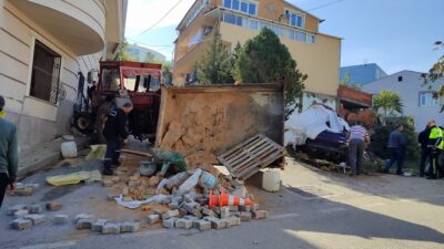 Bursa'nın Orhangazi ilçesinde meydana gelen trafik kazasında, yokuş aşağı inerken