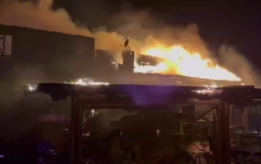 Bursa'nın Gemlik ilçesine bağlı Umurbey Mahallesinde bir kafede çıkan yangın,