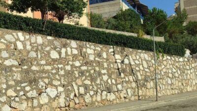 Bursa'nın Orhangazi ilçesinde, TOKİ birinci etapta bir istinat duvarında oluşan