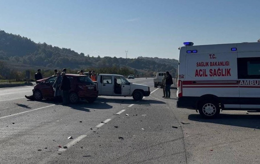 Bursa'da, İznik - Yenişehir yolu üzerinde meydana gelen trafik kazasında