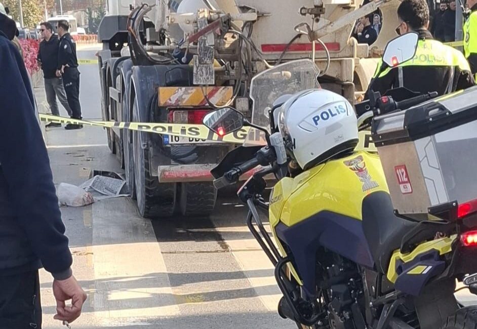 Yalova'da meydana gelen olayda yaya geçidinde yolun karşısına geçmek isteyen